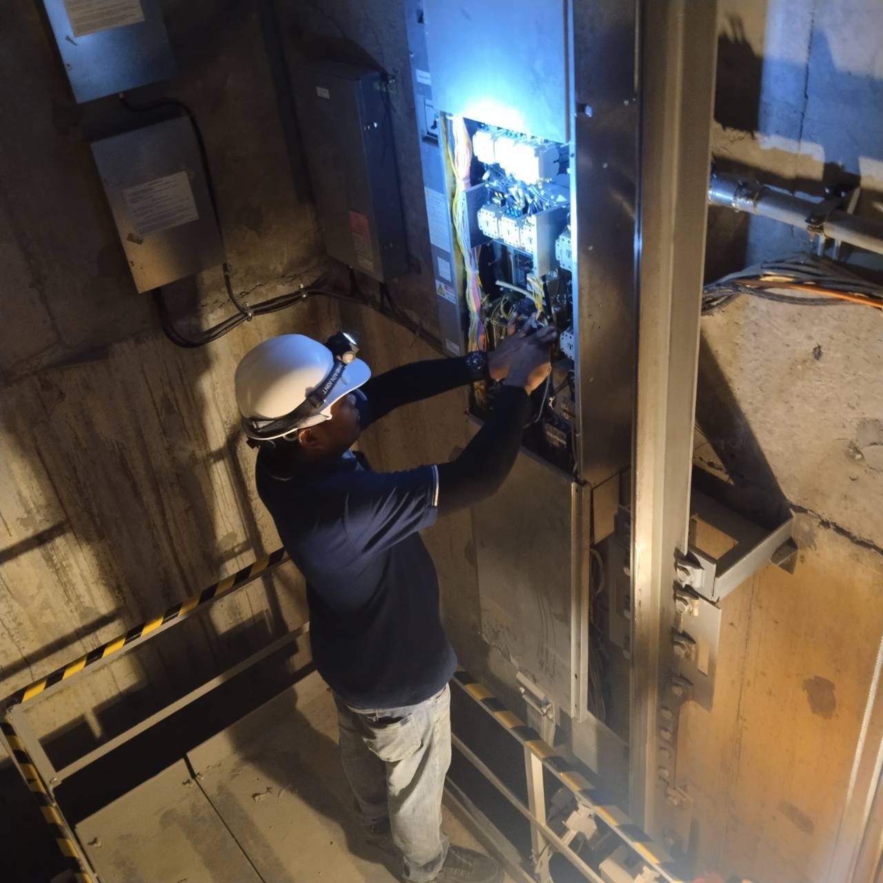 PASSENGER ELEVATOR 17